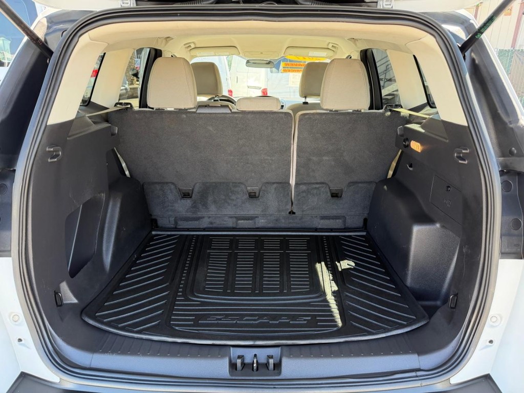 Ford Escape Vehicle Full-screen Gallery Image 40