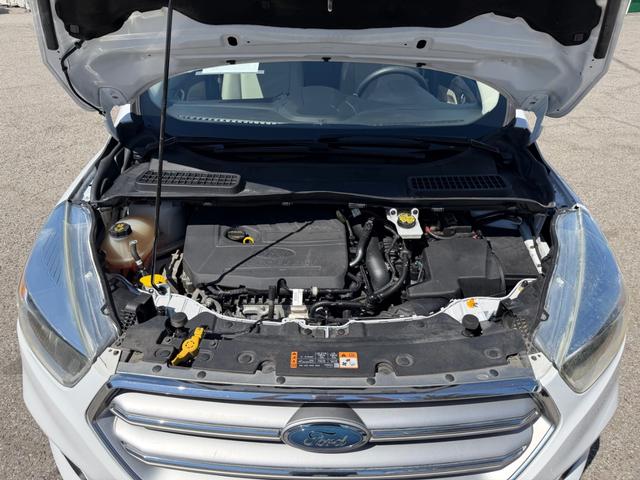 Ford Escape Vehicle Full-screen Gallery Image 05