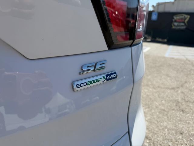 Ford Escape Vehicle Full-screen Gallery Image 14