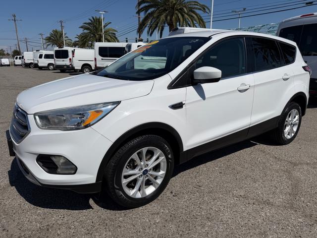Ford Escape Vehicle Full-screen Gallery Image 19