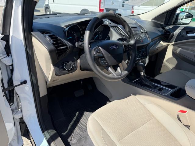 Ford Escape Vehicle Full-screen Gallery Image 21