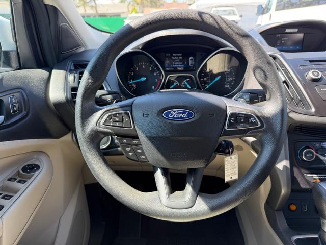 Ford Escape Vehicle Full-screen Gallery Image 32