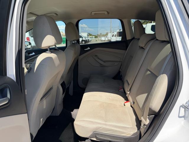 Ford Escape Vehicle Full-screen Gallery Image 37