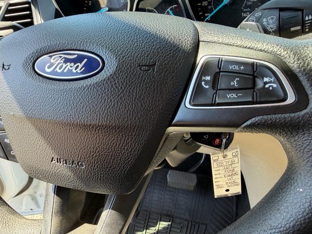 Ford Escape Vehicle Full-screen Gallery Image 40