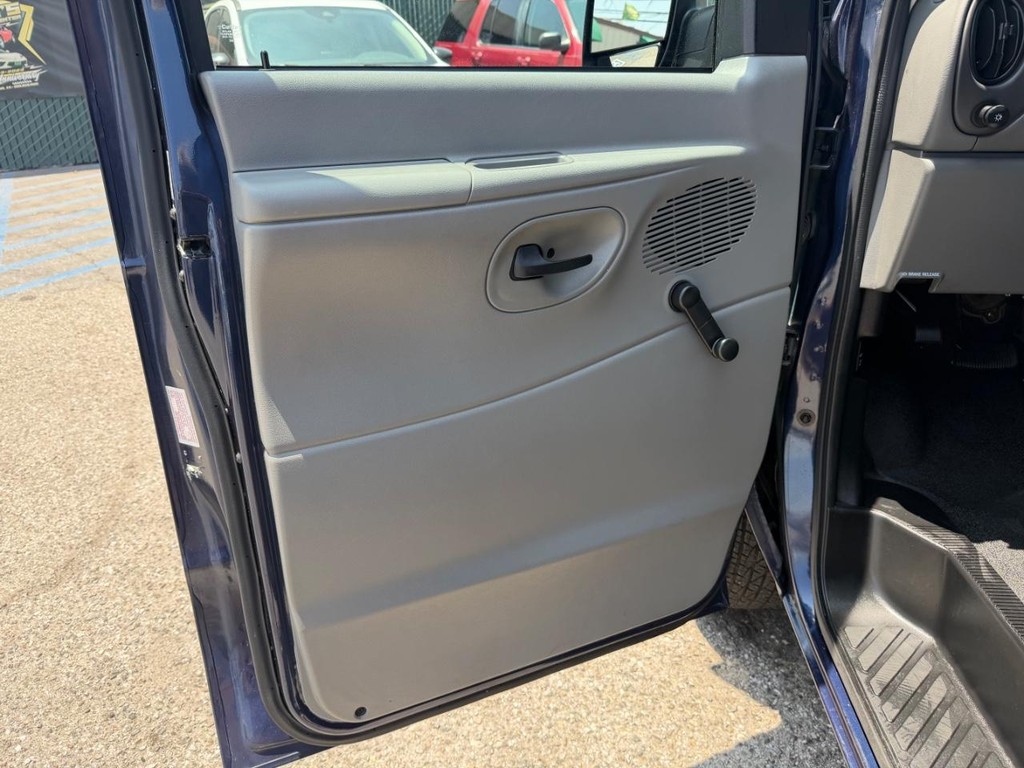 Ford E-150 Cargo Van Vehicle Full-screen Gallery Image 20