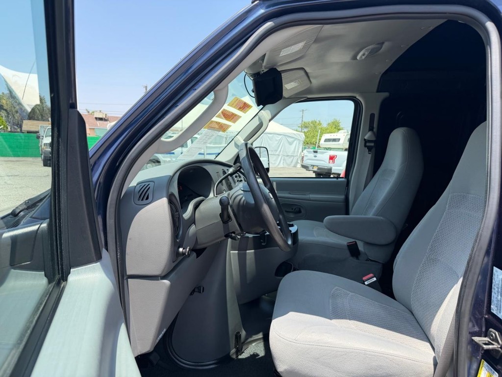 Ford E-150 Cargo Van Vehicle Full-screen Gallery Image 22