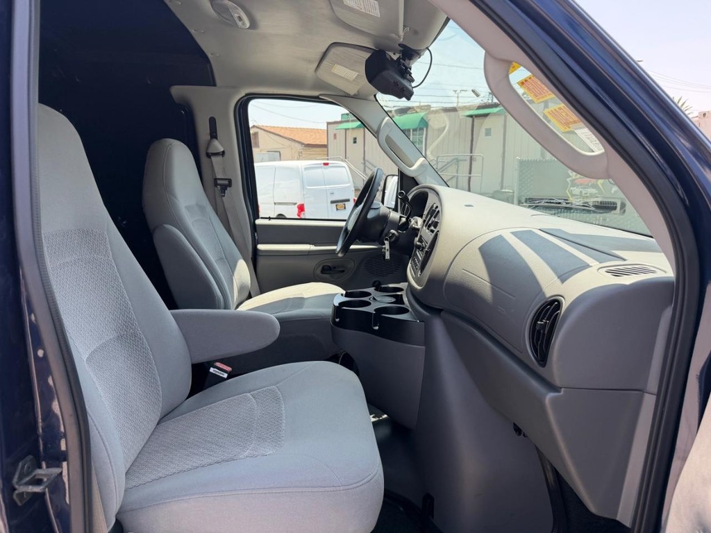 Ford E-150 Cargo Van Vehicle Full-screen Gallery Image 26