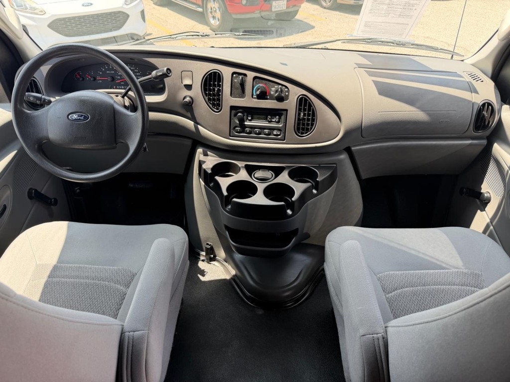 Ford E-150 Cargo Van Vehicle Full-screen Gallery Image 28