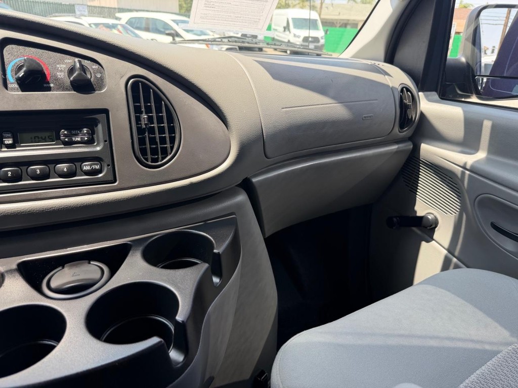 Ford E-150 Cargo Van Vehicle Full-screen Gallery Image 31