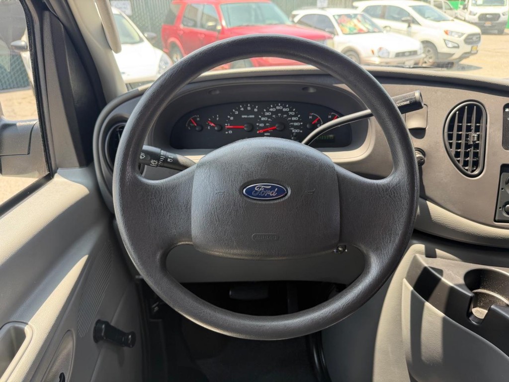 Ford E-150 Cargo Van Vehicle Full-screen Gallery Image 32