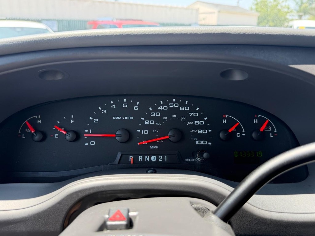 Ford E-150 Cargo Van Vehicle Full-screen Gallery Image 33