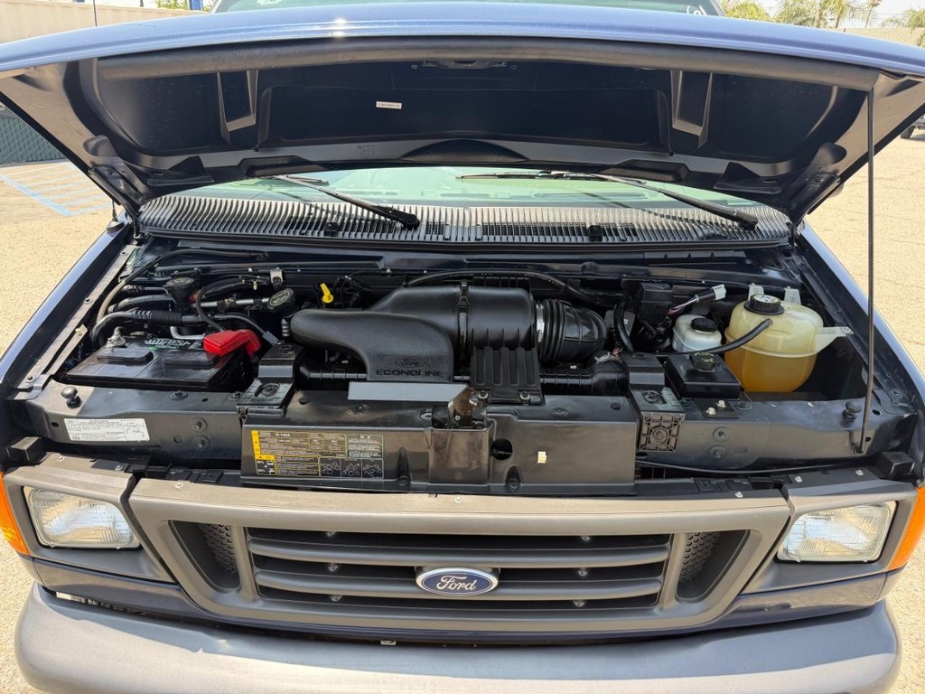 Ford E-150 Cargo Van Vehicle Full-screen Gallery Image 39