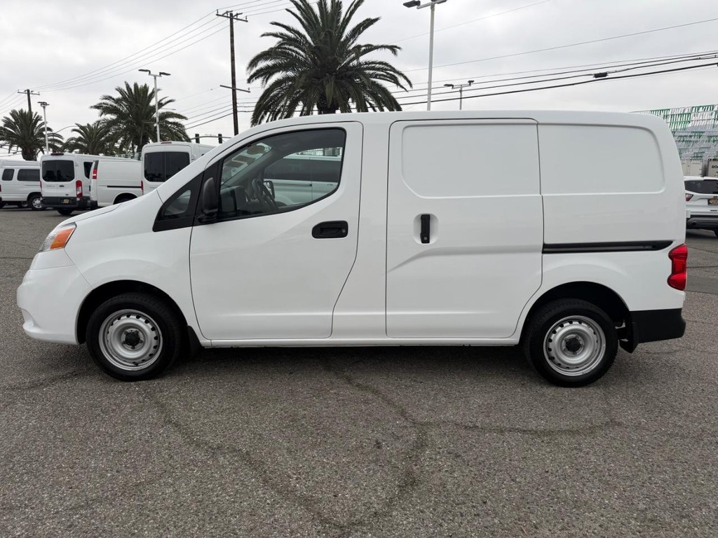 Nissan NV200 Vehicle Full-screen Gallery Image 10