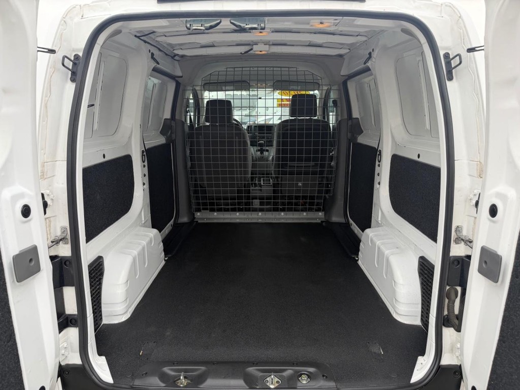 Nissan NV200 Vehicle Full-screen Gallery Image 13