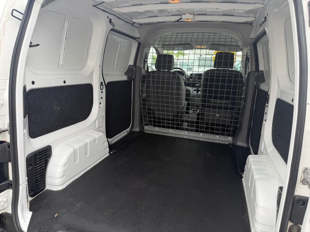 Nissan NV200 Vehicle Full-screen Gallery Image 15