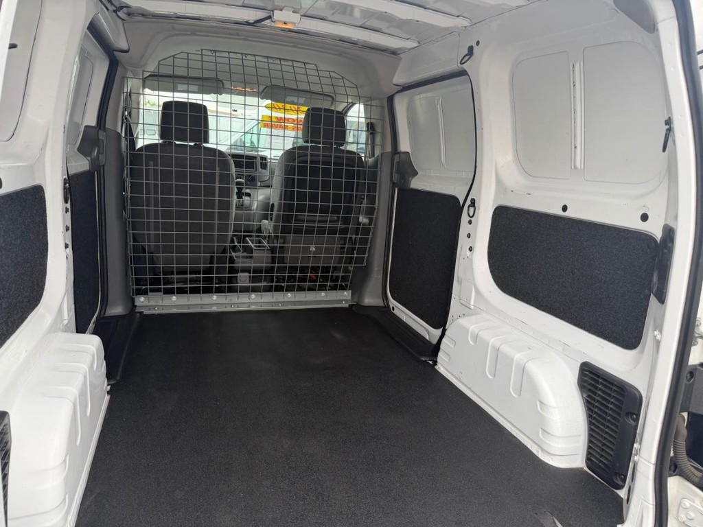Nissan NV200 Vehicle Full-screen Gallery Image 16