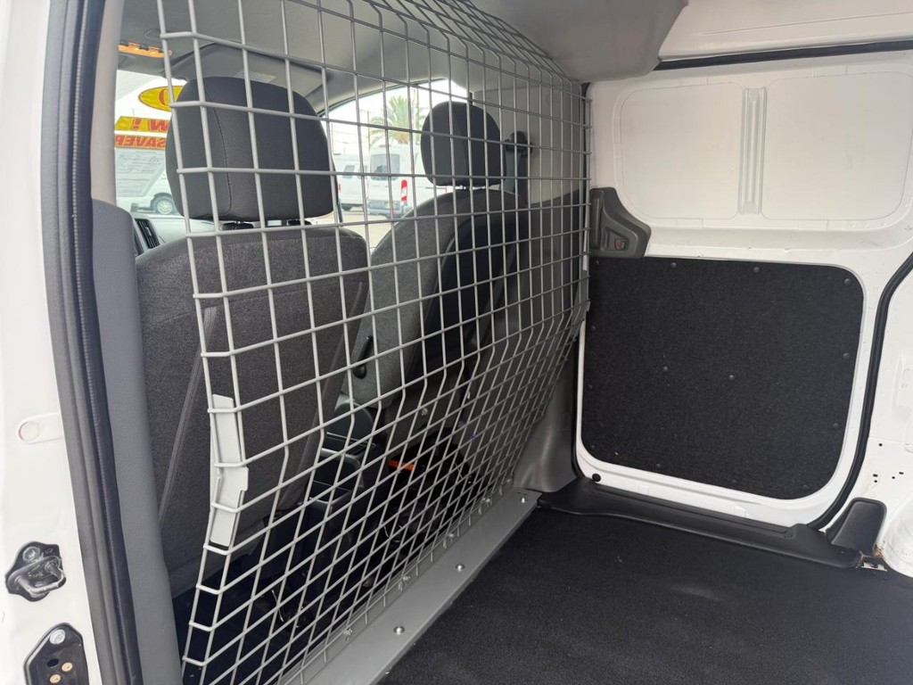 Nissan NV200 Vehicle Full-screen Gallery Image 17
