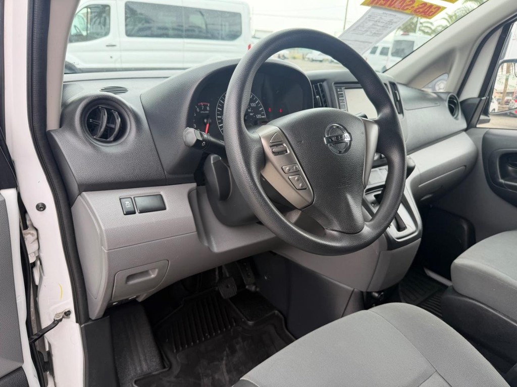 Nissan NV200 Vehicle Full-screen Gallery Image 25