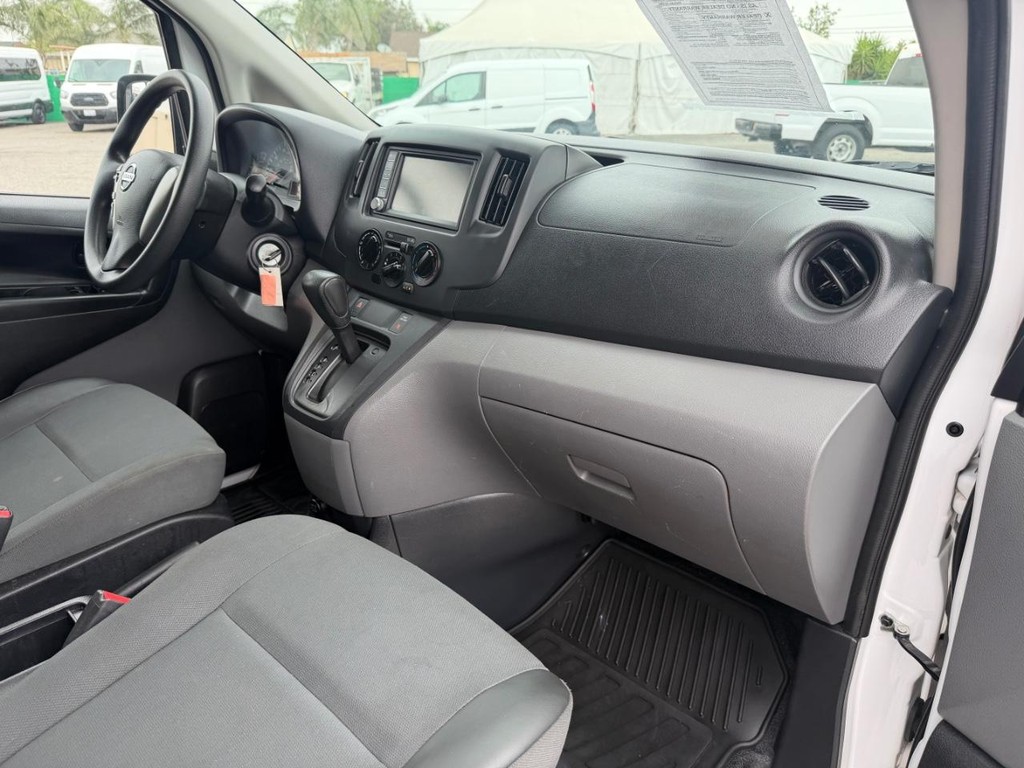 Nissan NV200 Vehicle Full-screen Gallery Image 27