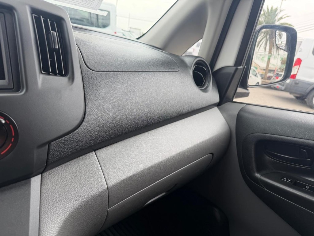 Nissan NV200 Vehicle Full-screen Gallery Image 30