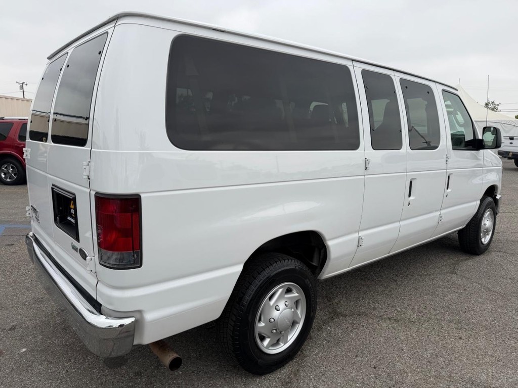 Ford E-350 XLT 12 Passenger Van Vehicle Full-screen Gallery Image 06