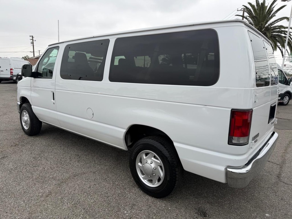 Ford E-350 XLT 12 Passenger Van Vehicle Full-screen Gallery Image 09
