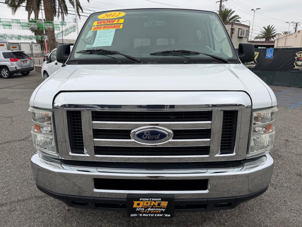 Ford E-350 XLT 12 Passenger Van Vehicle Full-screen Gallery Image 14