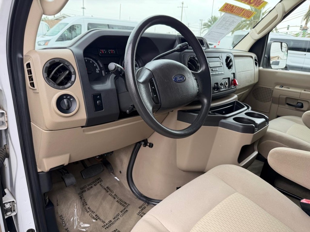 Ford E-350 XLT 12 Passenger Van Vehicle Full-screen Gallery Image 16