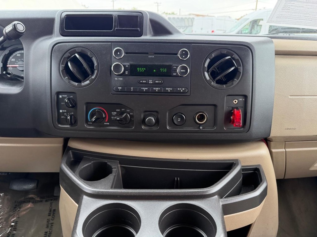 Ford E-350 XLT 12 Passenger Van Vehicle Full-screen Gallery Image 25