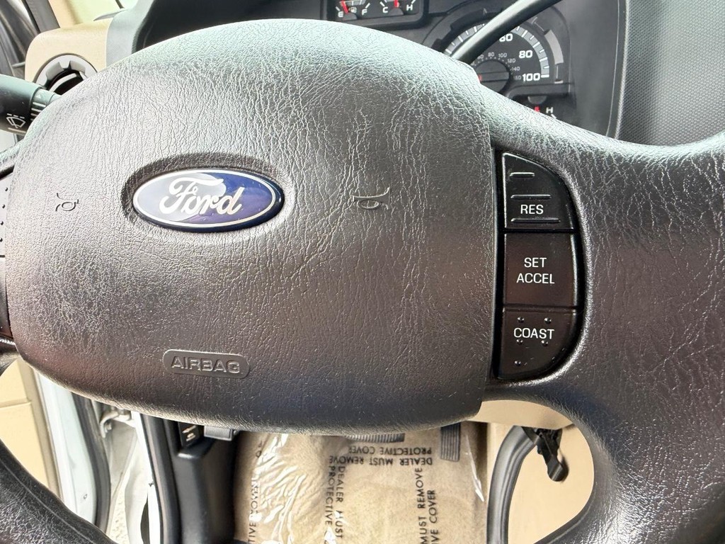 Ford E-350 XLT 12 Passenger Van Vehicle Full-screen Gallery Image 29