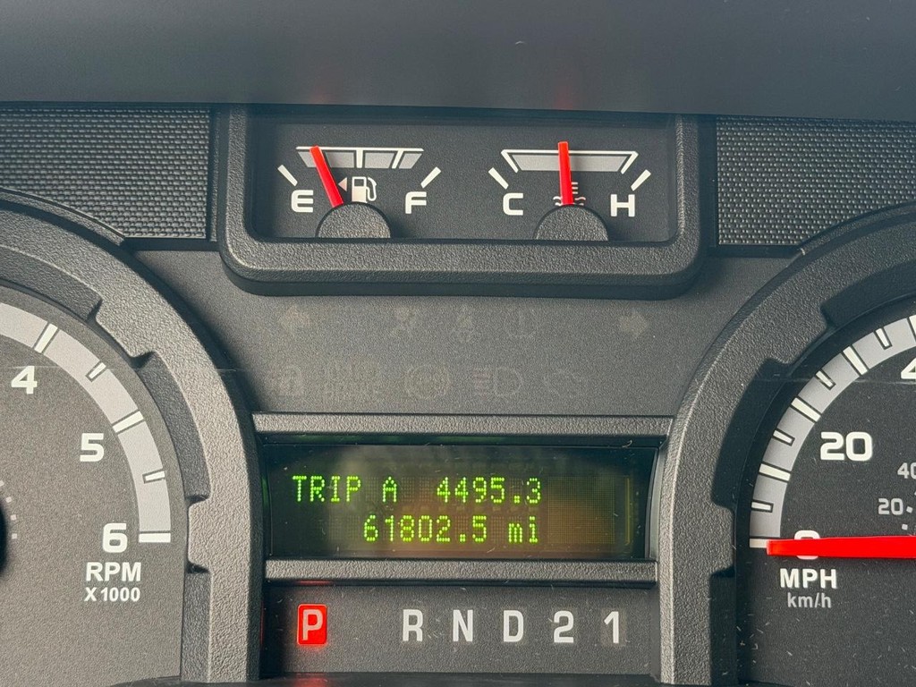 Ford E-350 XLT 12 Passenger Van Vehicle Full-screen Gallery Image 30