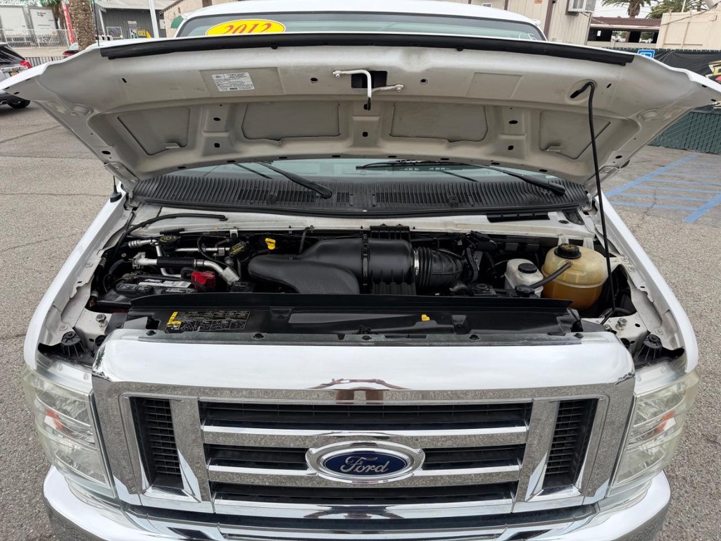 Ford E-350 XLT 12 Passenger Van Vehicle Full-screen Gallery Image 45
