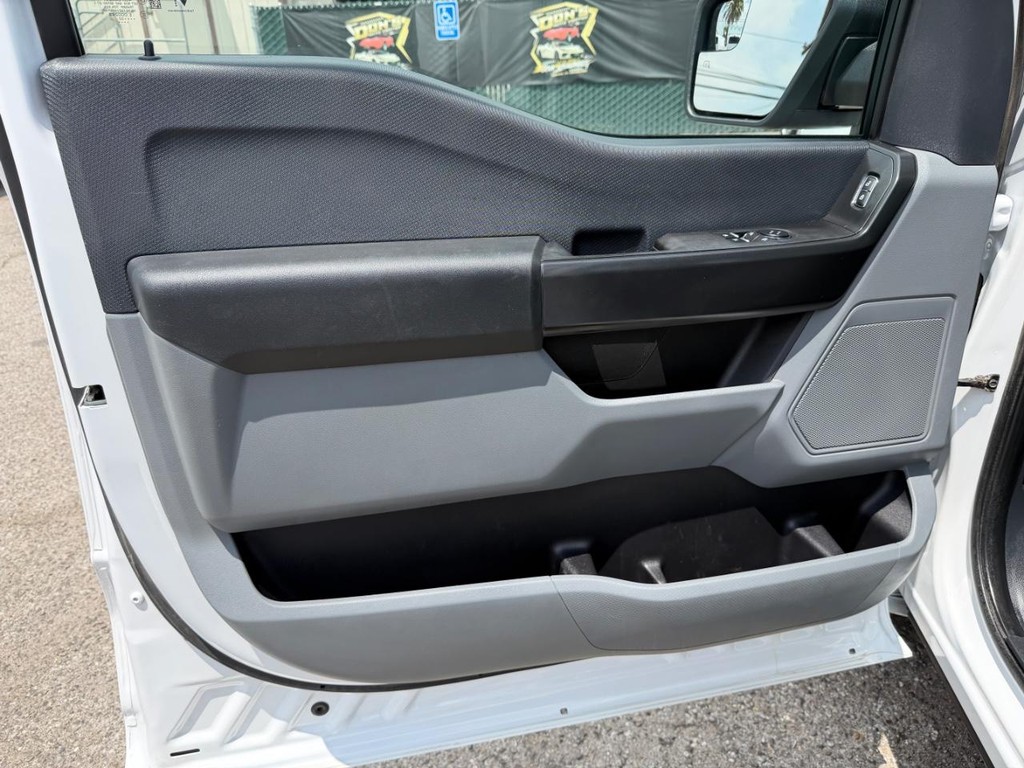Ford F-150 Vehicle Full-screen Gallery Image 15