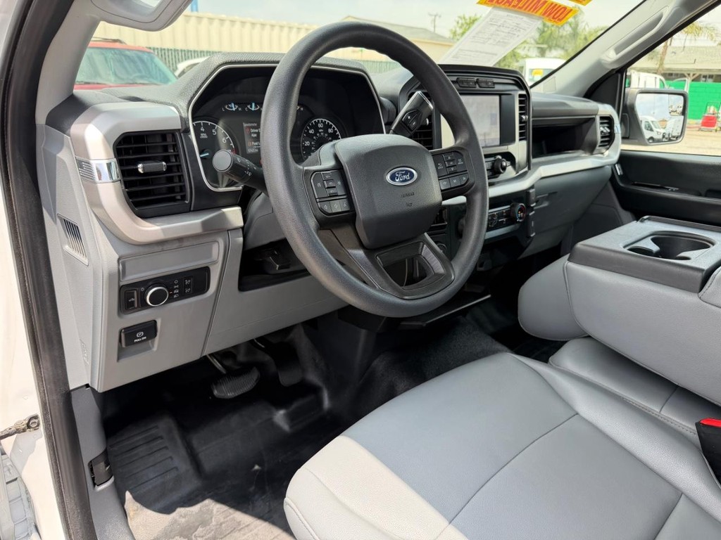 Ford F-150 Vehicle Full-screen Gallery Image 16