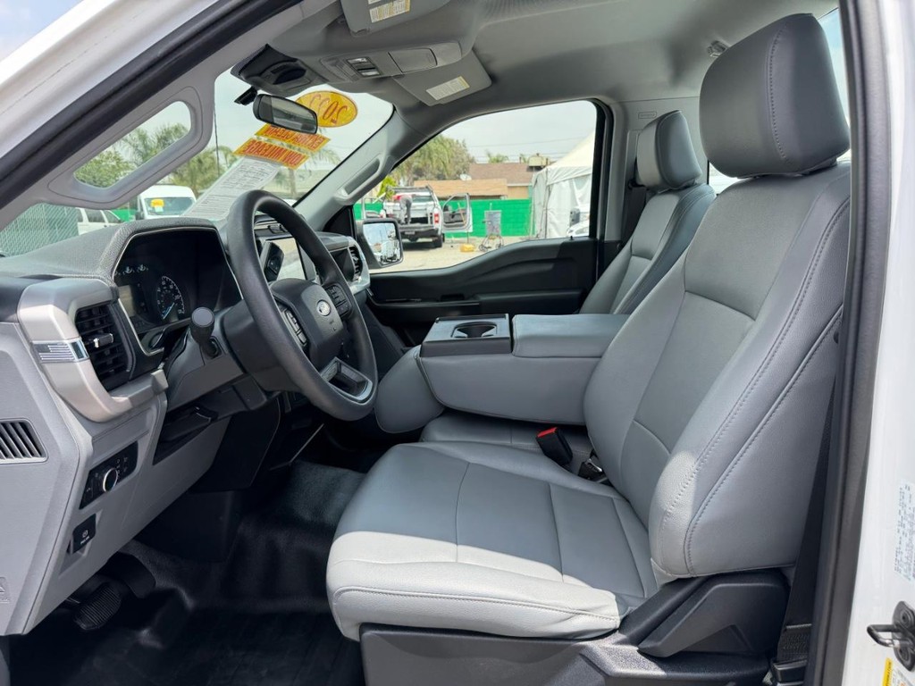Ford F-150 Vehicle Full-screen Gallery Image 17
