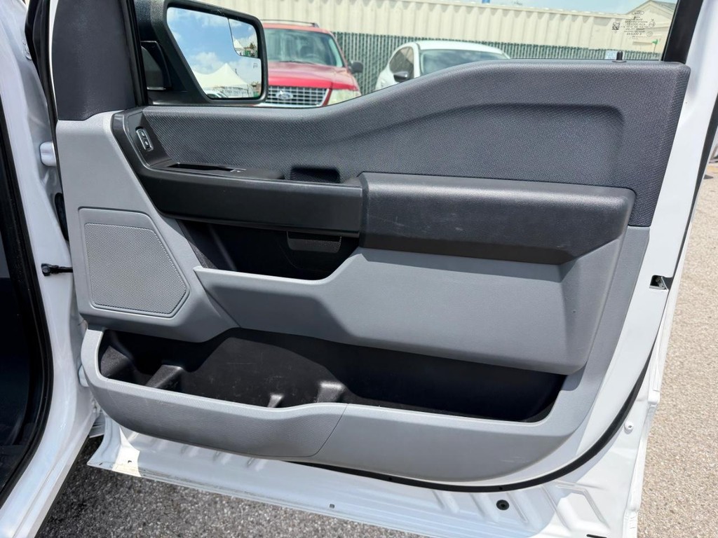 Ford F-150 Vehicle Full-screen Gallery Image 19