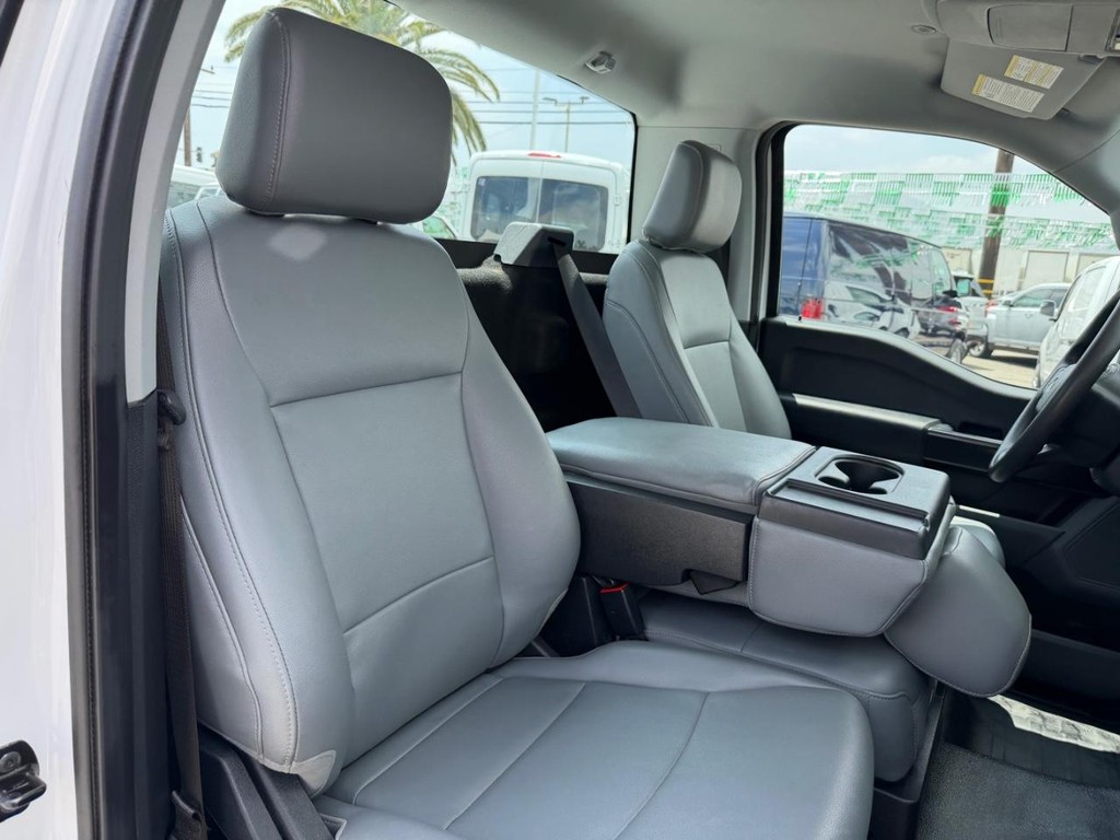 Ford F-150 Vehicle Full-screen Gallery Image 21