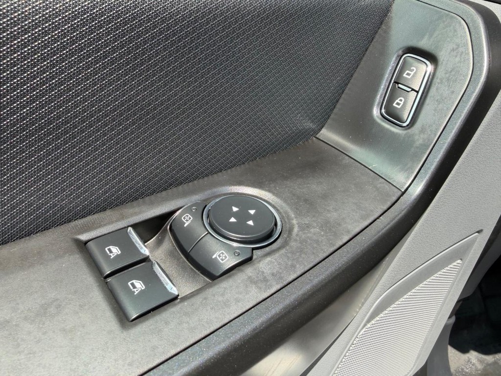 Ford F-150 Vehicle Full-screen Gallery Image 25