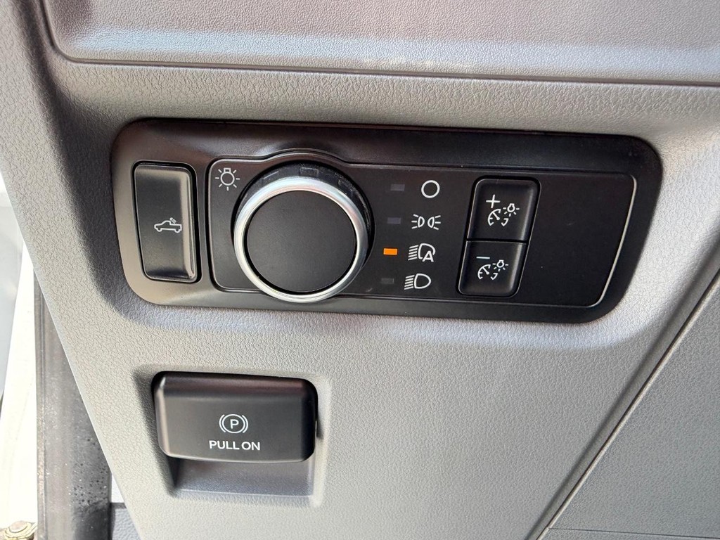 Ford F-150 Vehicle Full-screen Gallery Image 29