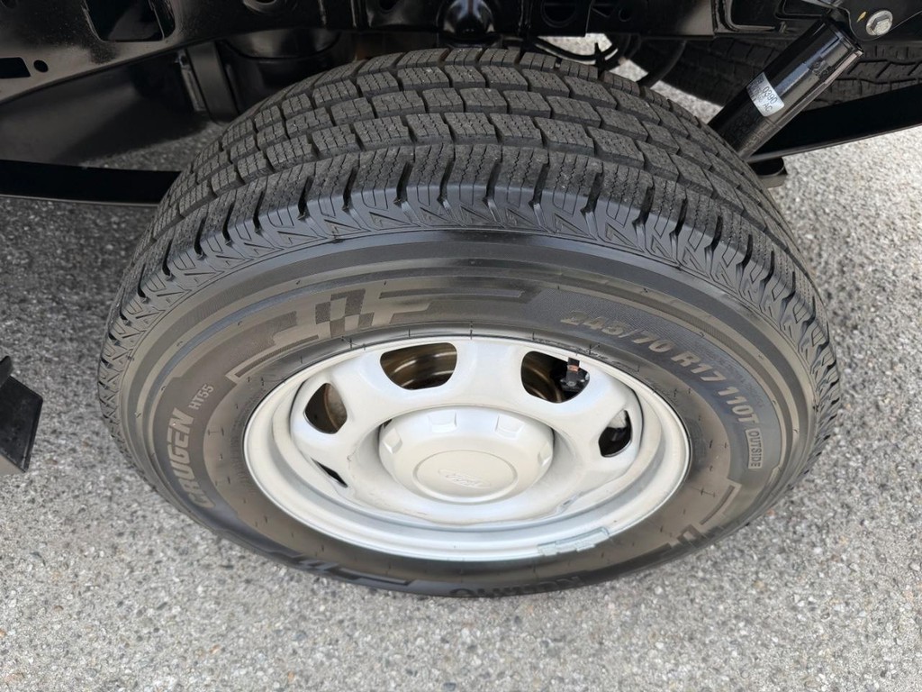 Ford F-150 Vehicle Full-screen Gallery Image 34
