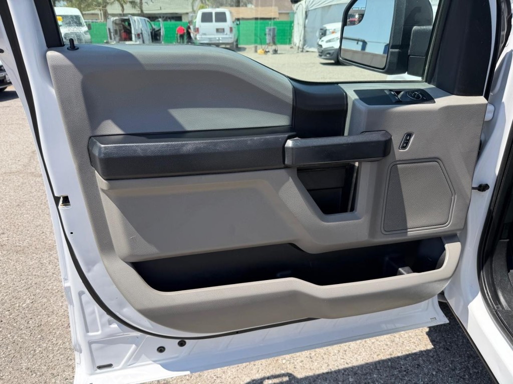 Ford F-150 Vehicle Full-screen Gallery Image 15