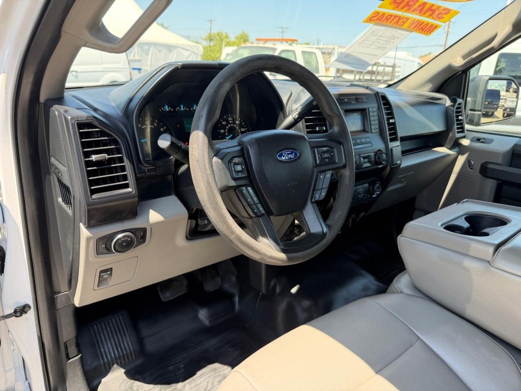 Ford F-150 Vehicle Full-screen Gallery Image 16