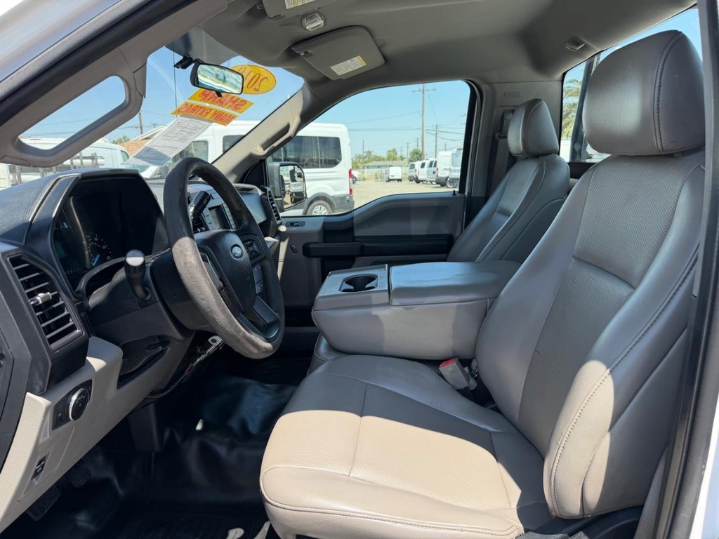 Ford F-150 Vehicle Full-screen Gallery Image 17