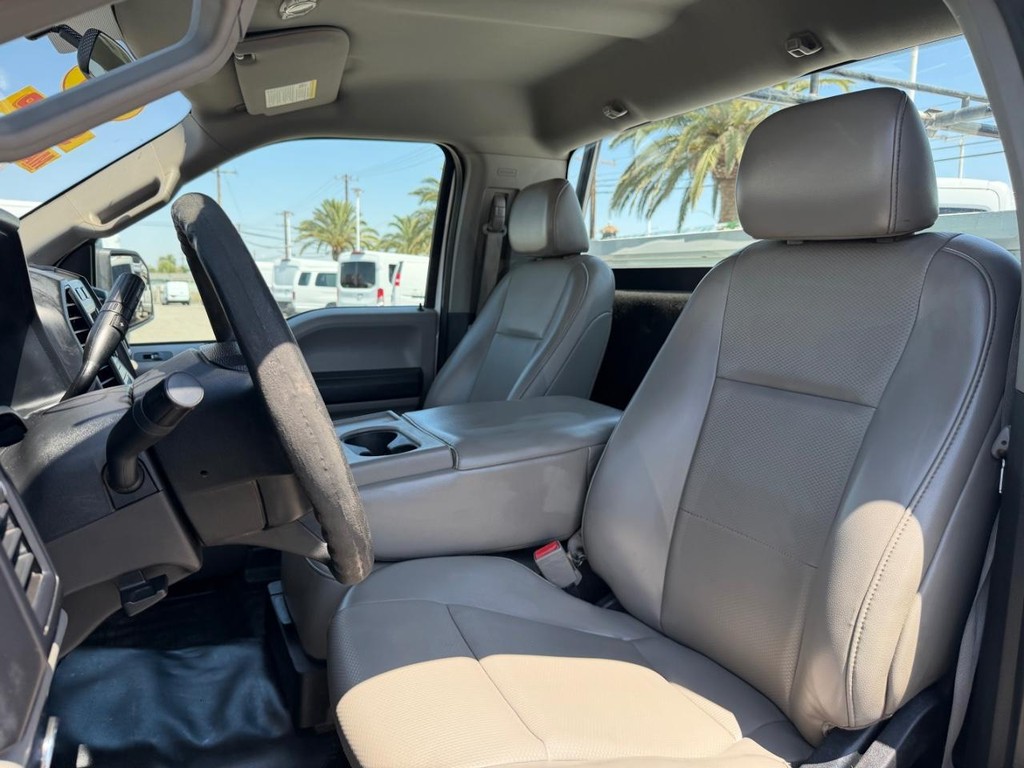Ford F-150 Vehicle Full-screen Gallery Image 18