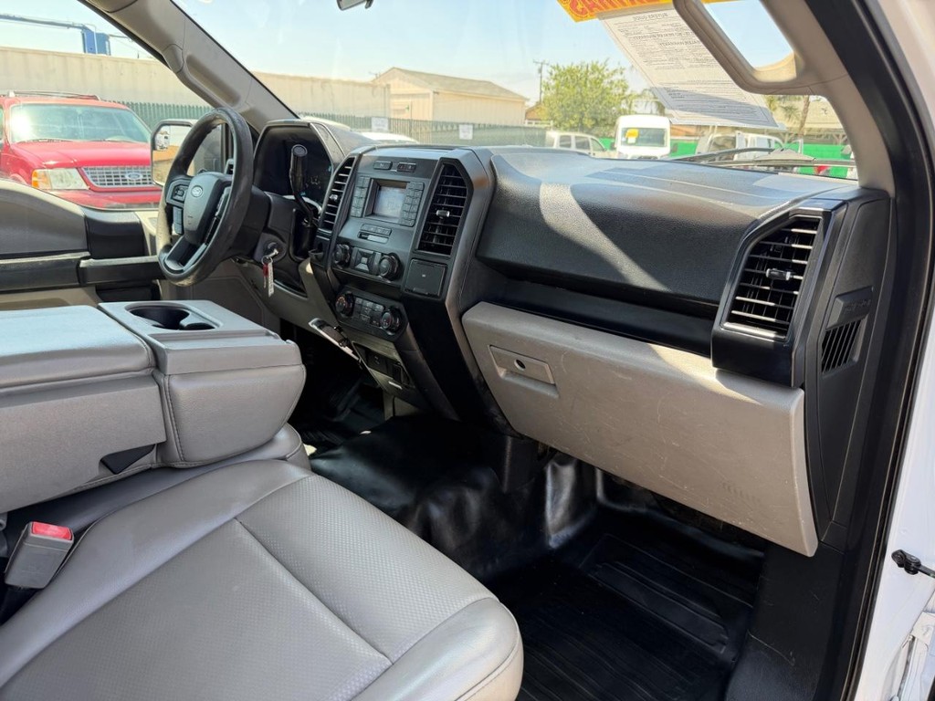Ford F-150 Vehicle Full-screen Gallery Image 20