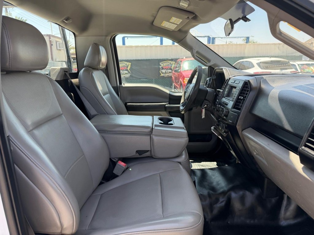 Ford F-150 Vehicle Full-screen Gallery Image 21