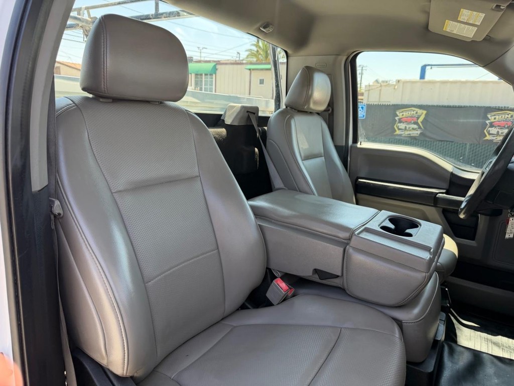 Ford F-150 Vehicle Full-screen Gallery Image 22
