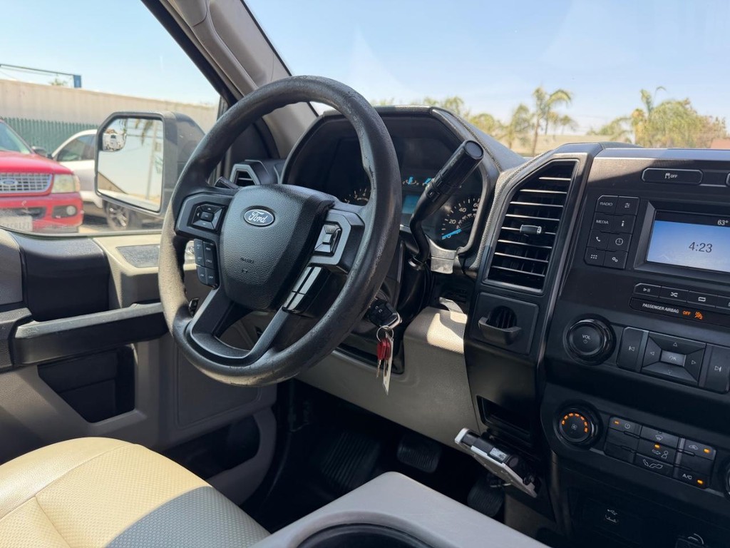 Ford F-150 Vehicle Full-screen Gallery Image 23