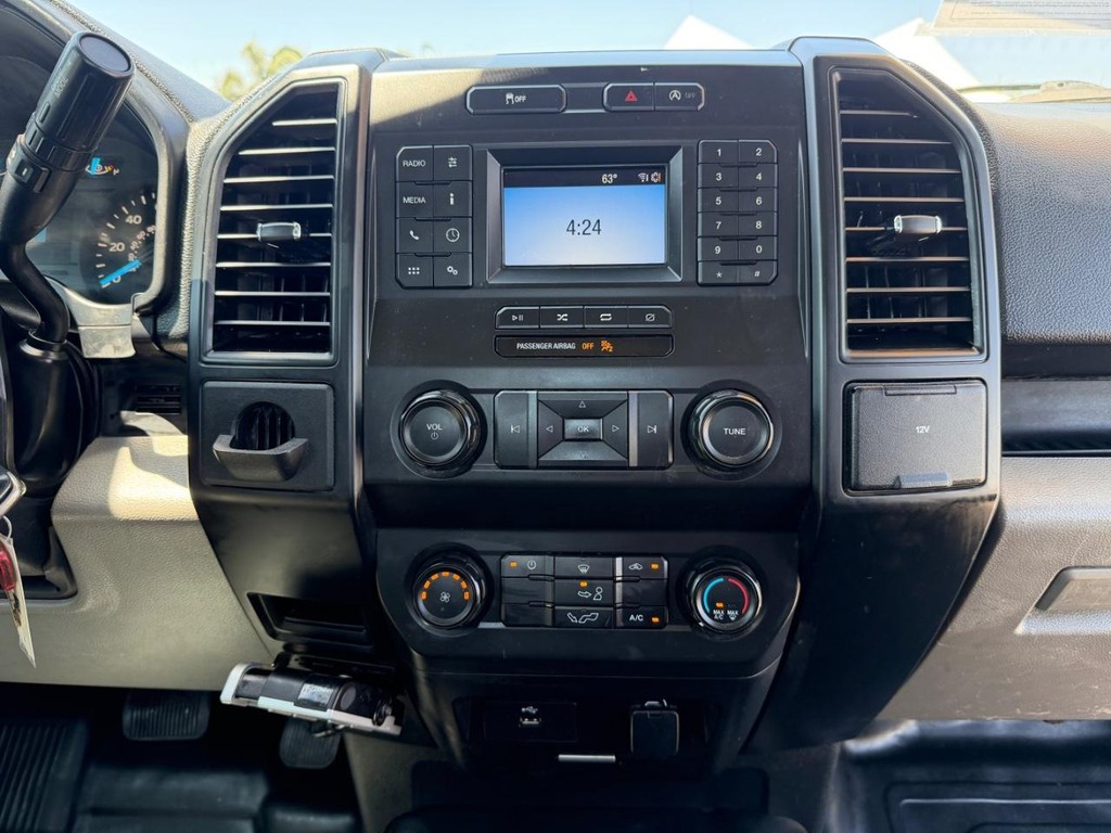 Ford F-150 Vehicle Full-screen Gallery Image 24