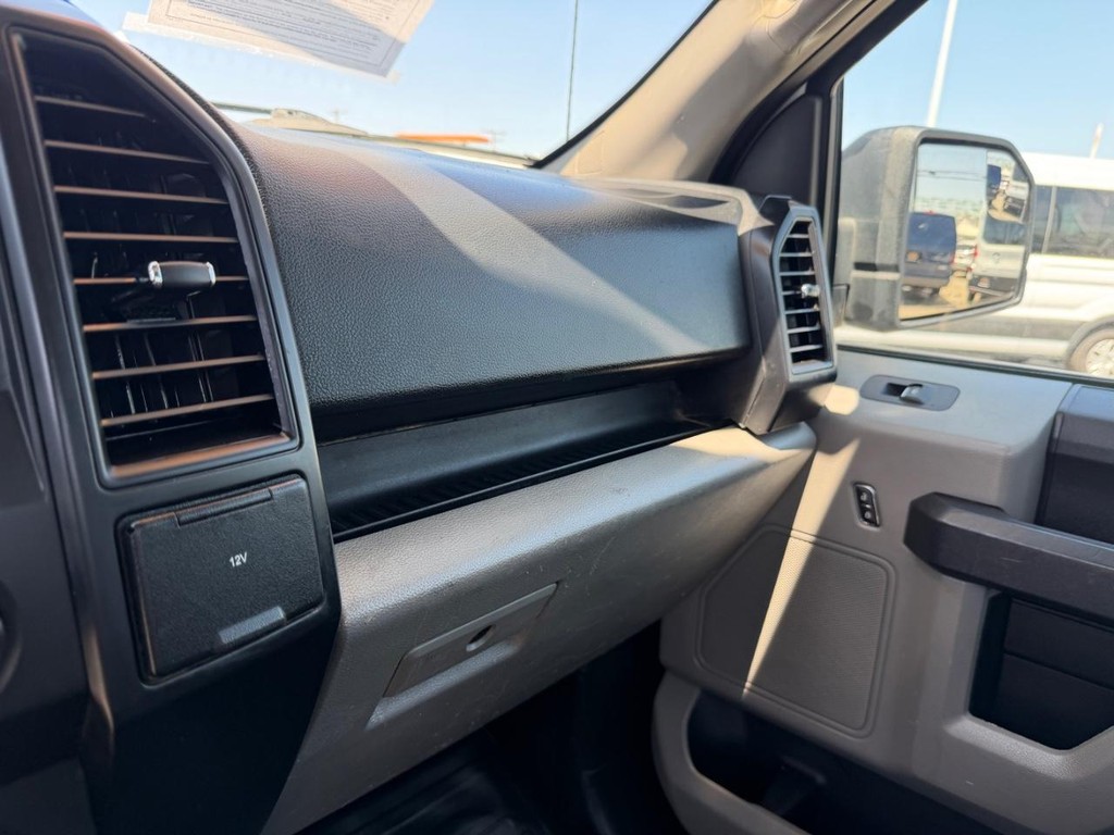 Ford F-150 Vehicle Full-screen Gallery Image 25
